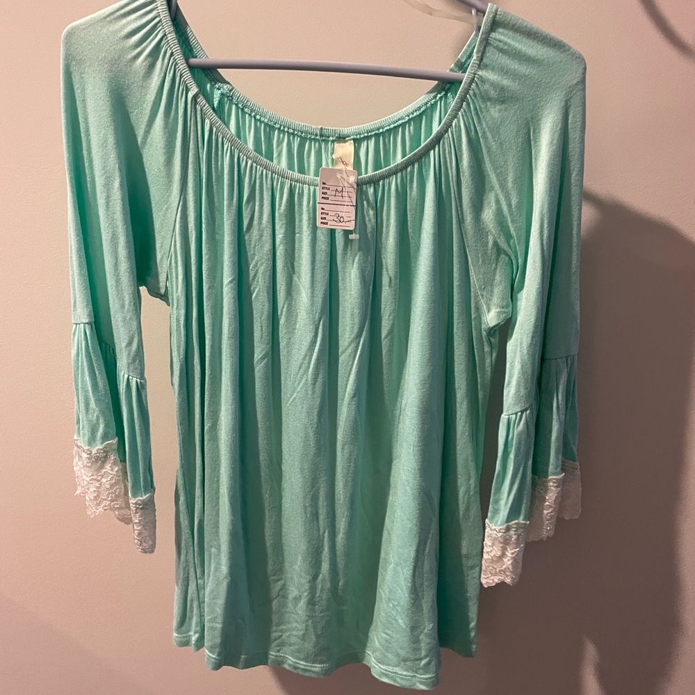 Turquoise/aquamarine candy rose 70s inspired flared arms w lace detail
